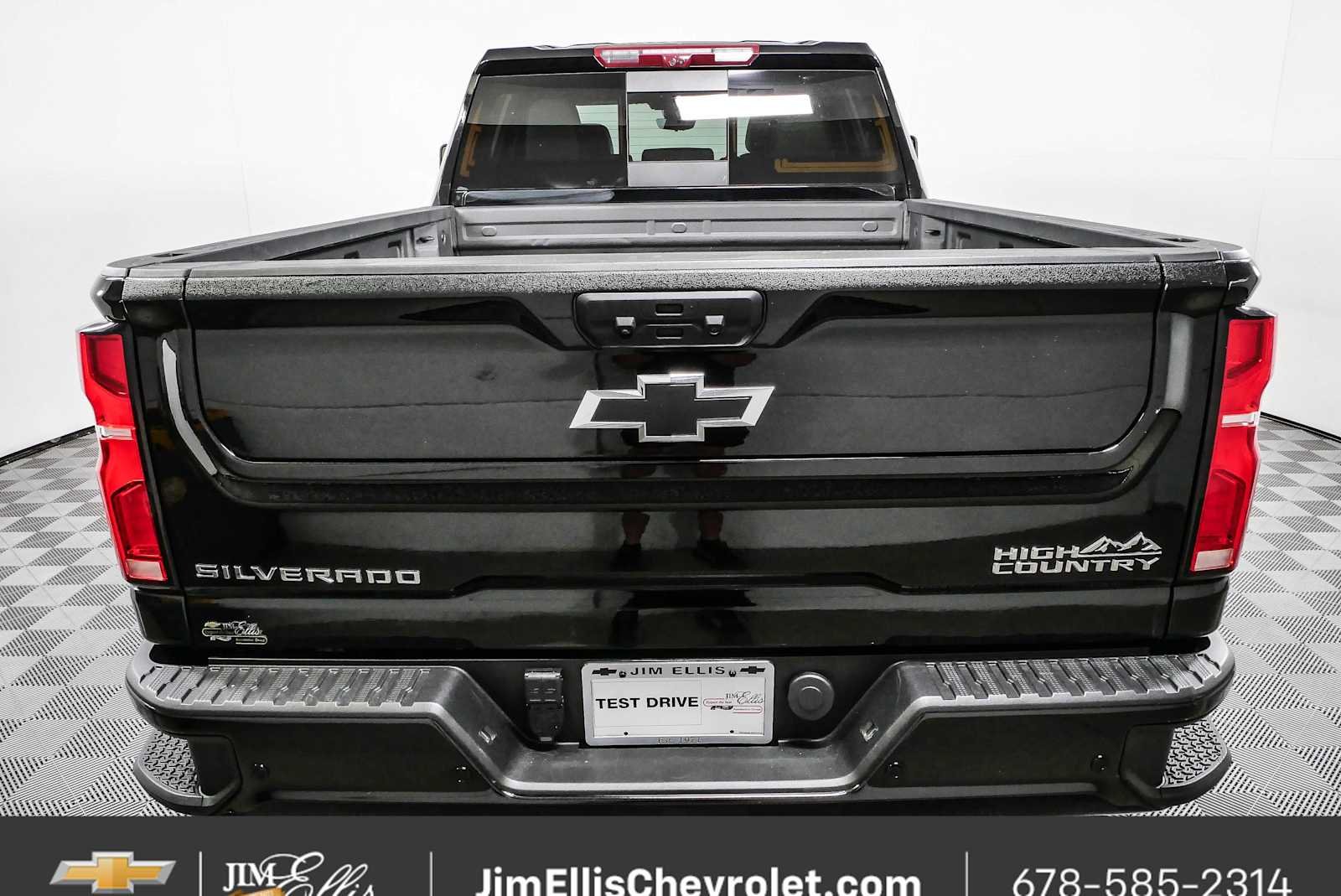 Used 2025 Black Chevrolet High Country image 28