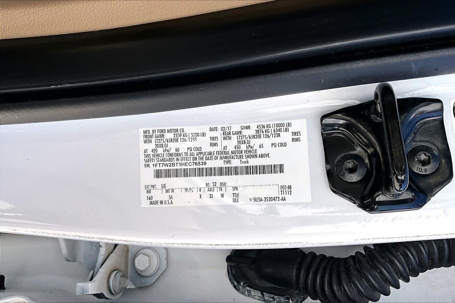 Used 2017 White Platinum Metallic Tri-Coat Ford Lariat image 37