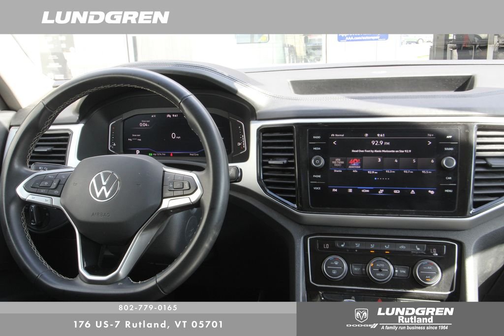 Used 2022 Black Volkswagen 3.6L V6 SE w/Technology image 31
