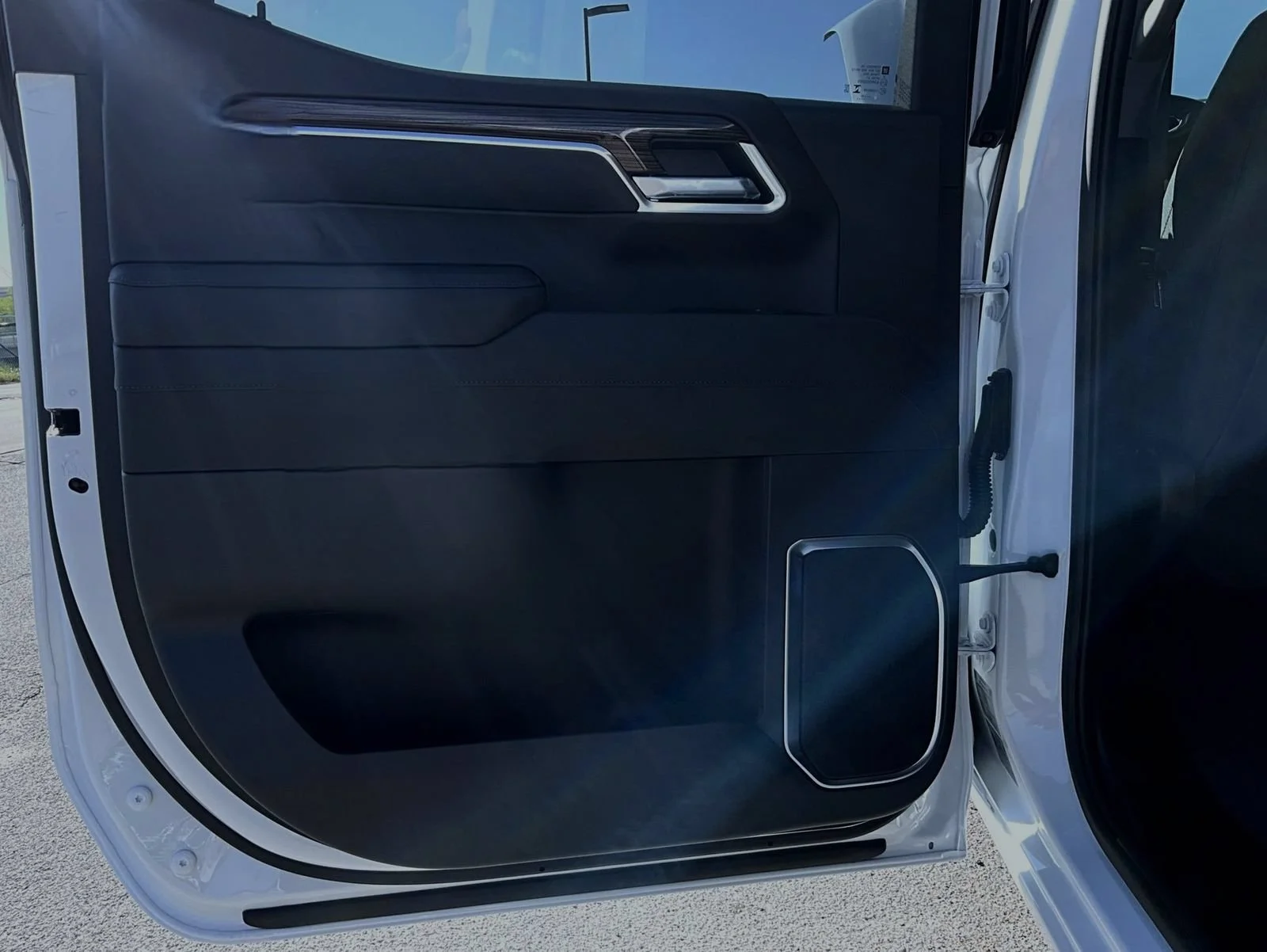 New 2026 Summit White Chevrolet LT (2FL) image 23