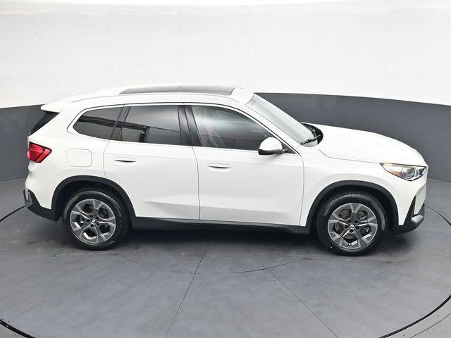 Used 2023 White BMW xDrive28i image 30