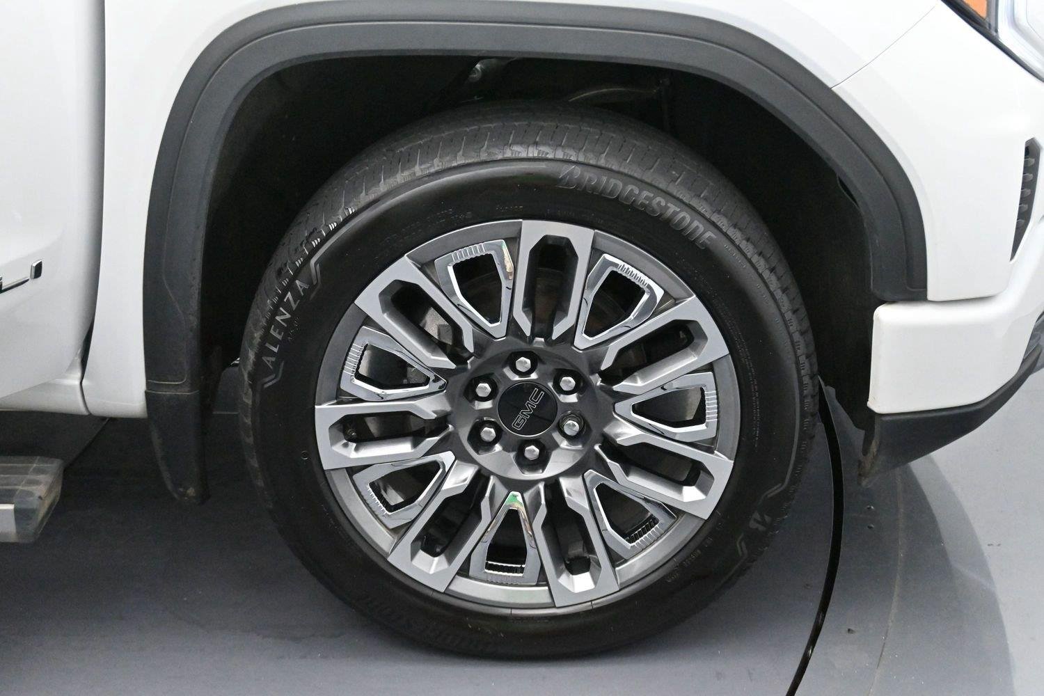 Used 2025 White Frost Tricoat GMC Denali Ultimate image 35