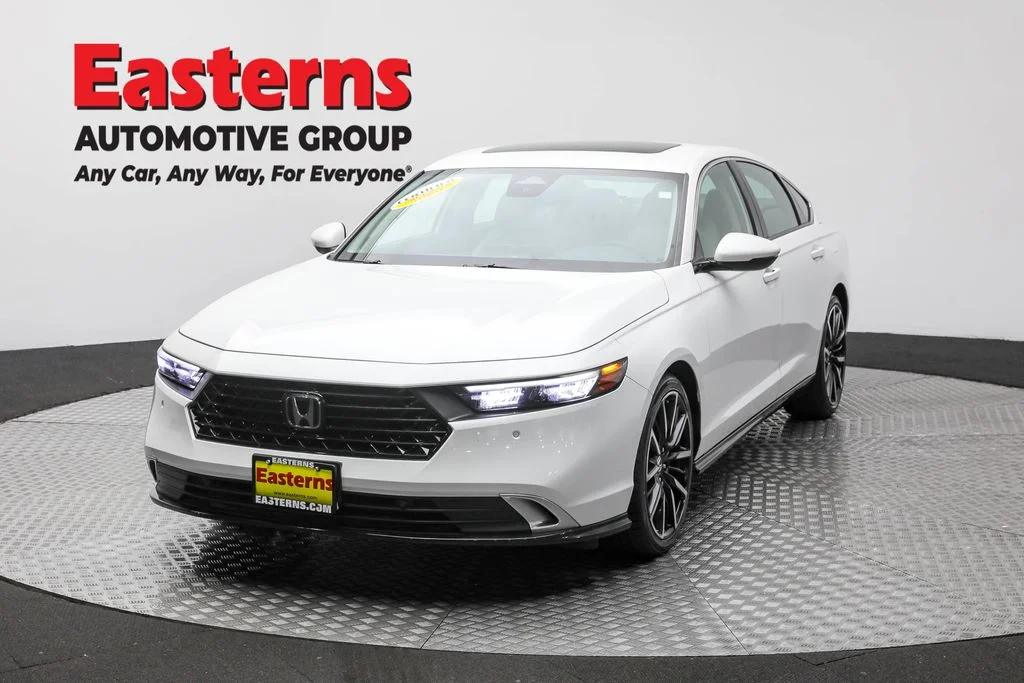 Used 2024 White Honda Touring image 1