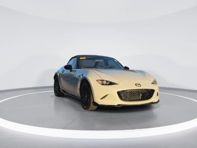 Used 2016 White Mazda Club image 2