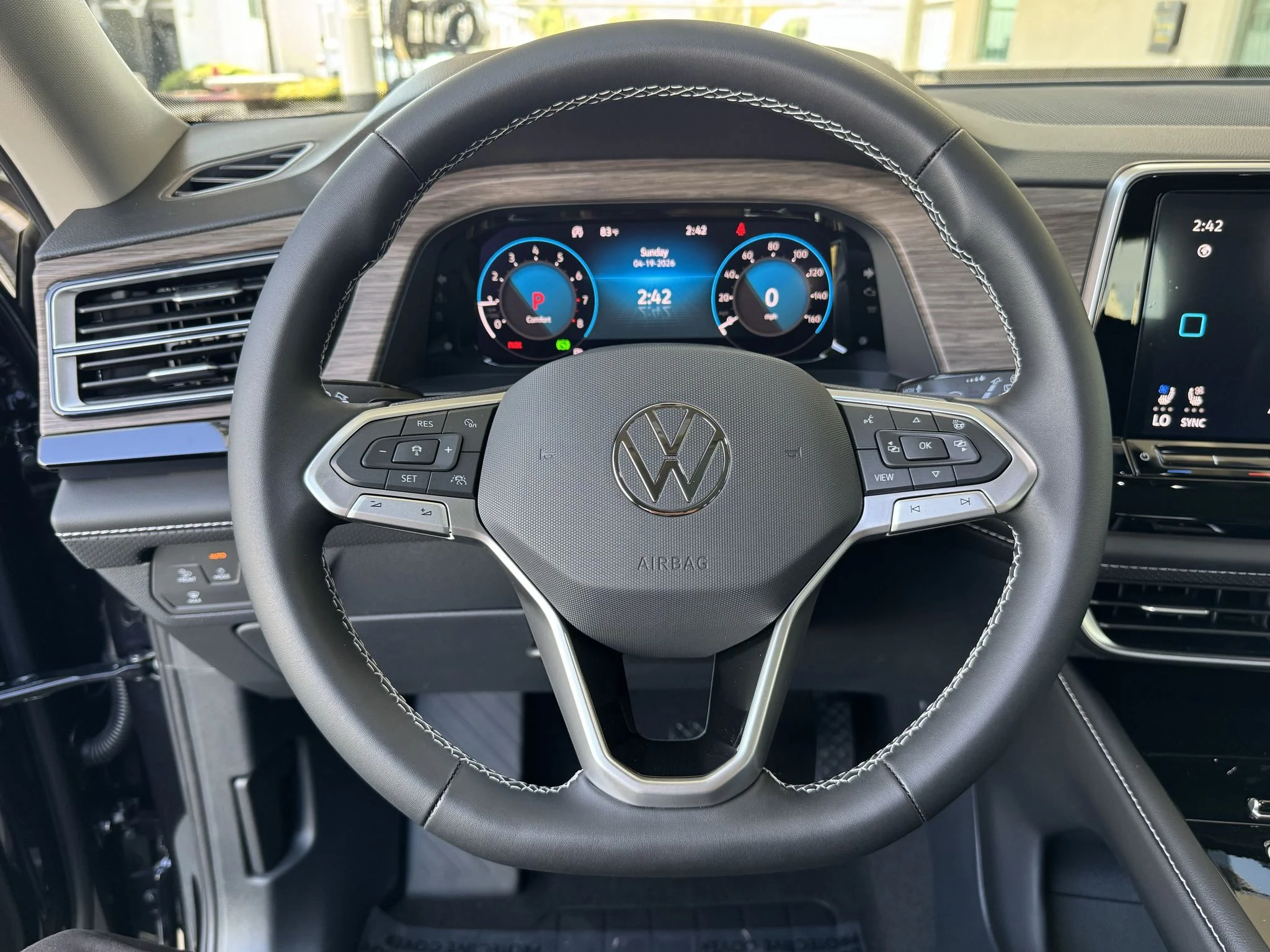 New 2026 Deep Black Pearl Volkswagen 2.0T SEL image 18