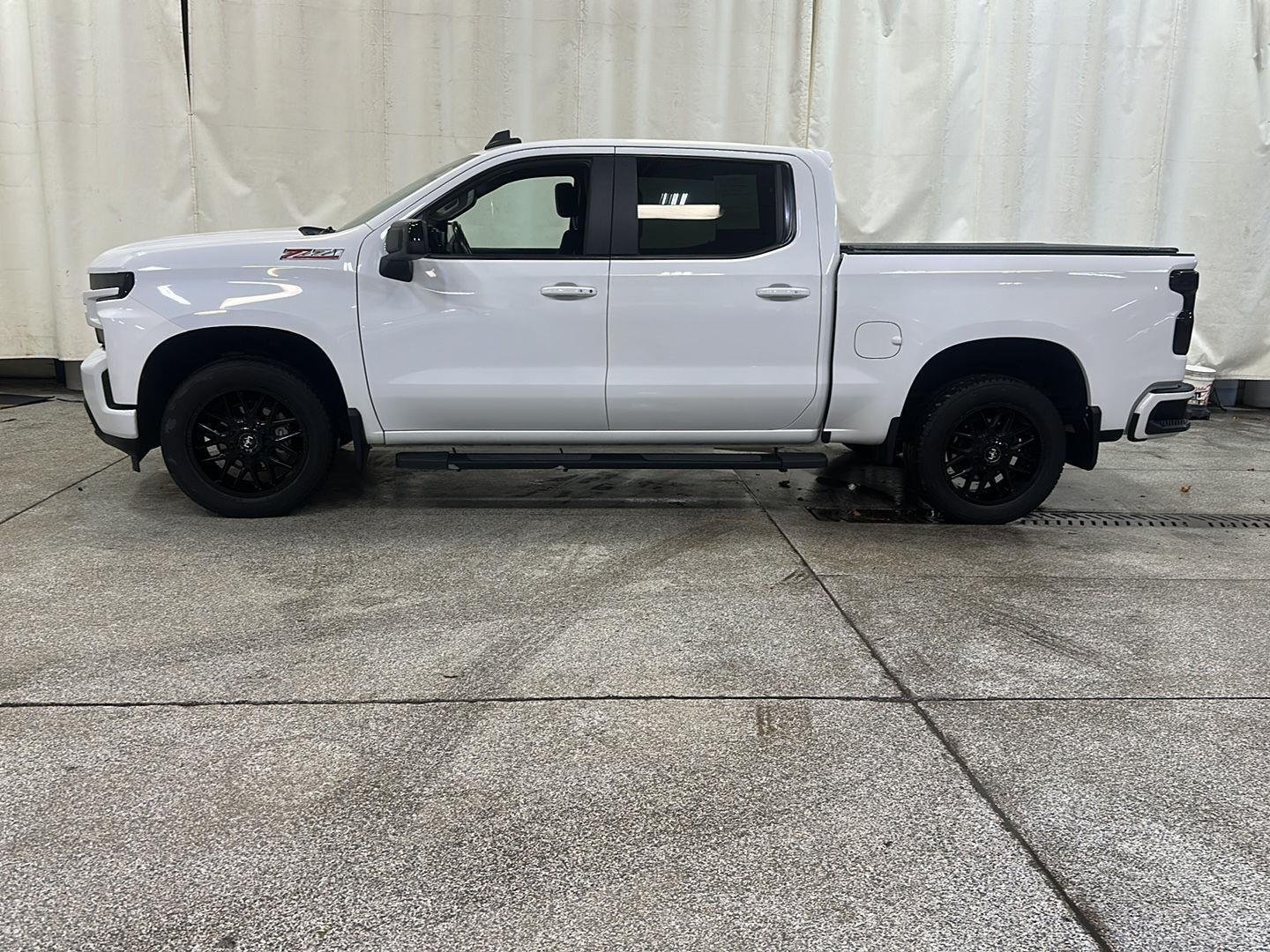 Used 2019 Chevrolet Silverado 1500 RST with VIN 1GCUYEED5KZ391759 for sale in Waconia, Minnesota