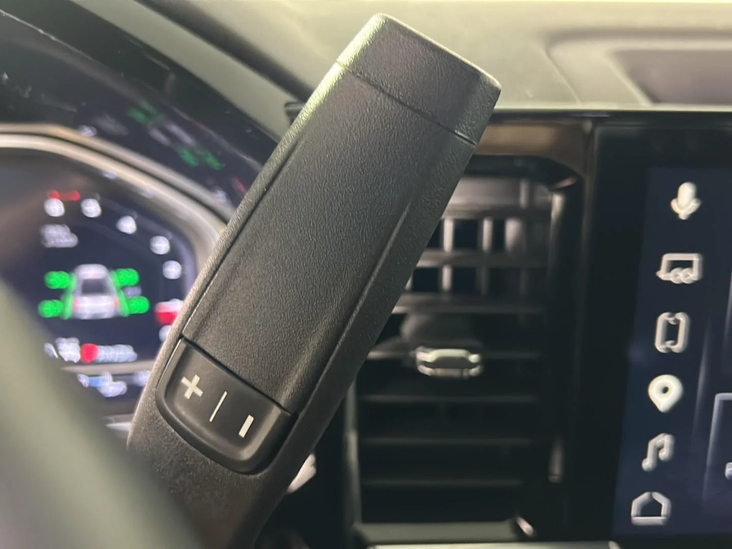 Used 2025 Sterling Metallic GMC SLE image 24