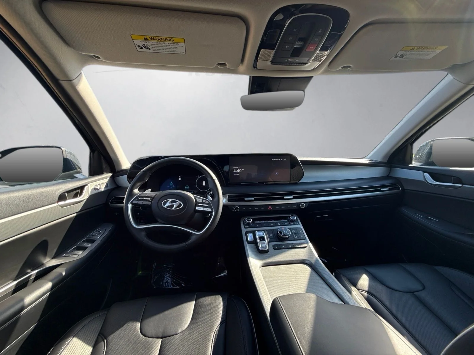 Used 2025 Gray Hyundai SEL Premium image 3
