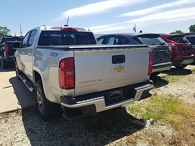 Used 2020 Silver Chevrolet Z71 image 14