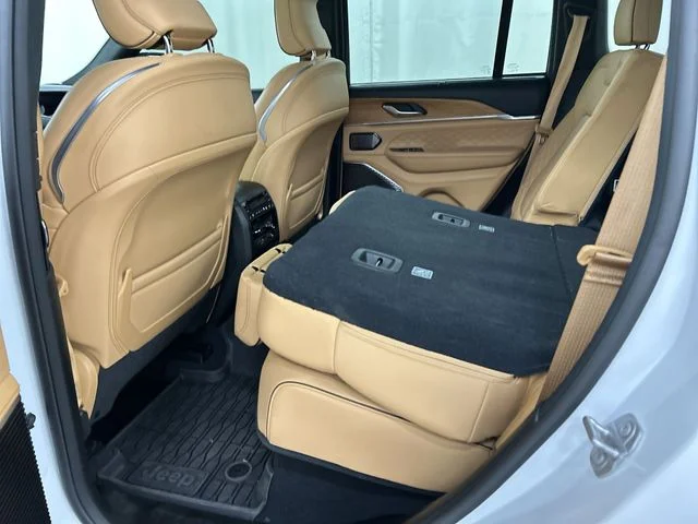 Used 2023 White/off-white Jeep Summit Reserve image 26