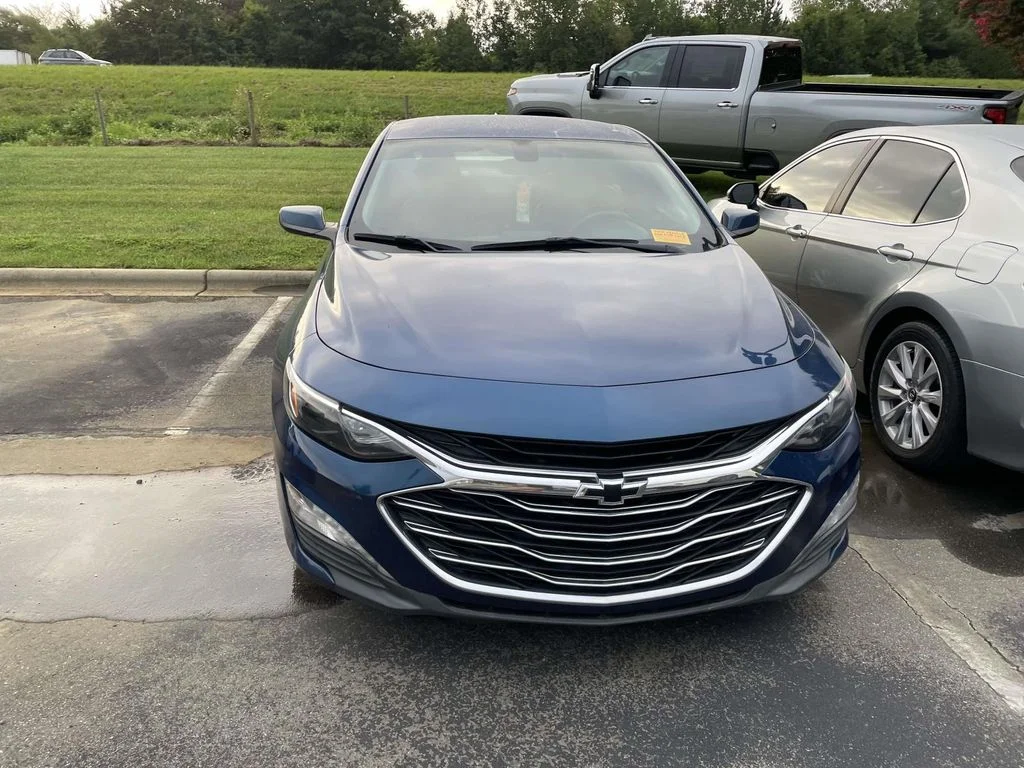 Used 2019 Pacific Blue Metallic Chevrolet LT image 2
