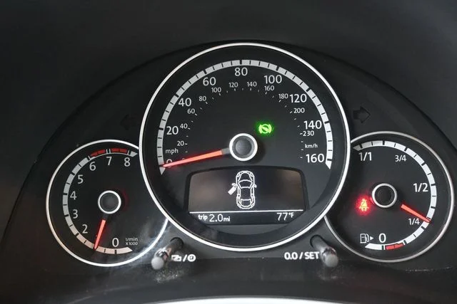 Used 2013 Silver Volkswagen 2.5L image 16