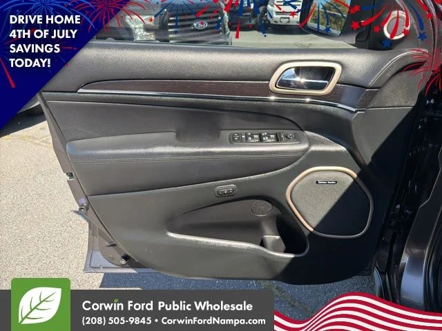 Used 2015 Gray Jeep Summit image 13