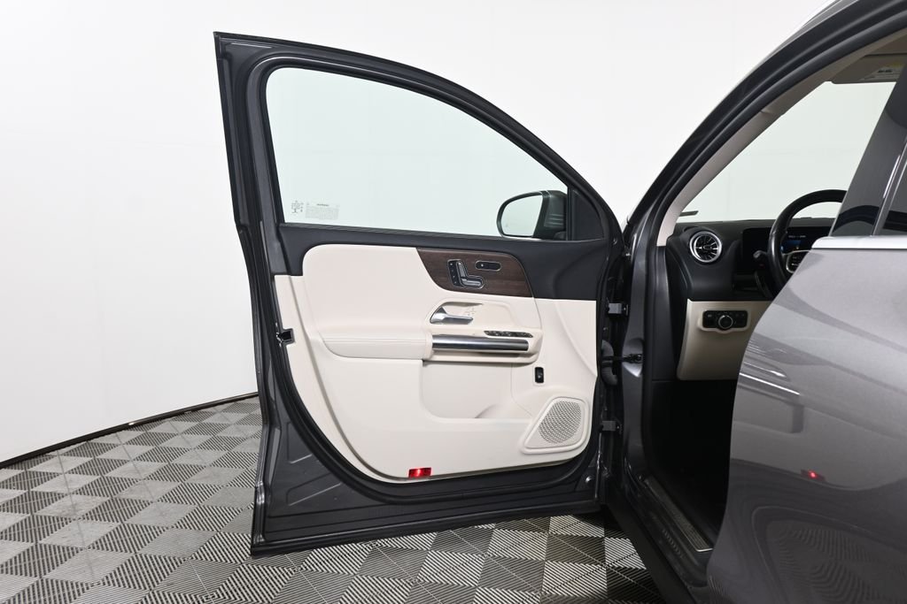 Used 2023 Mountain Gray Metallic Mercedes-Benz GLA 250 image 28