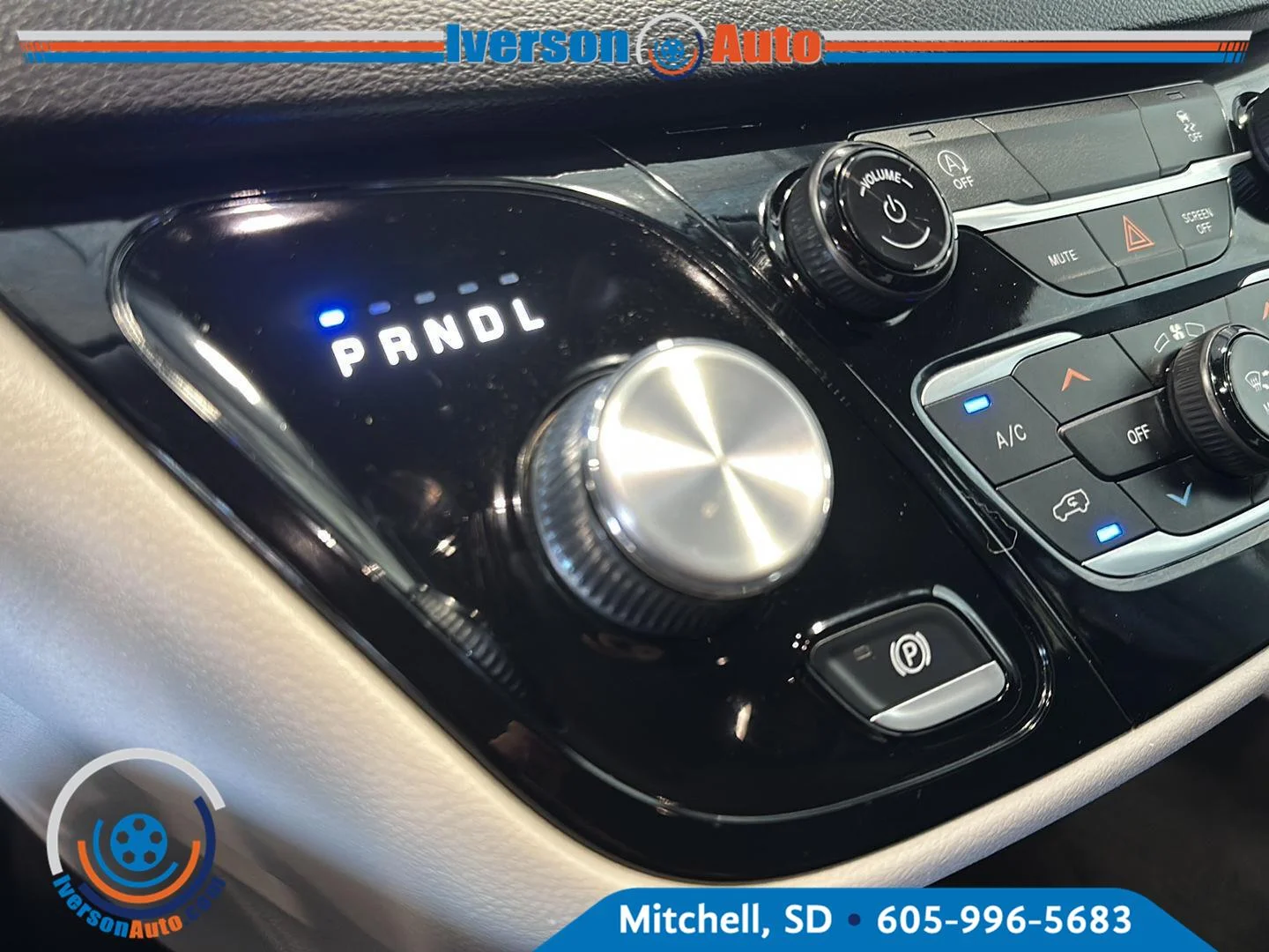 Used 2023 Bright White Clearcoat Chrysler LX image 20