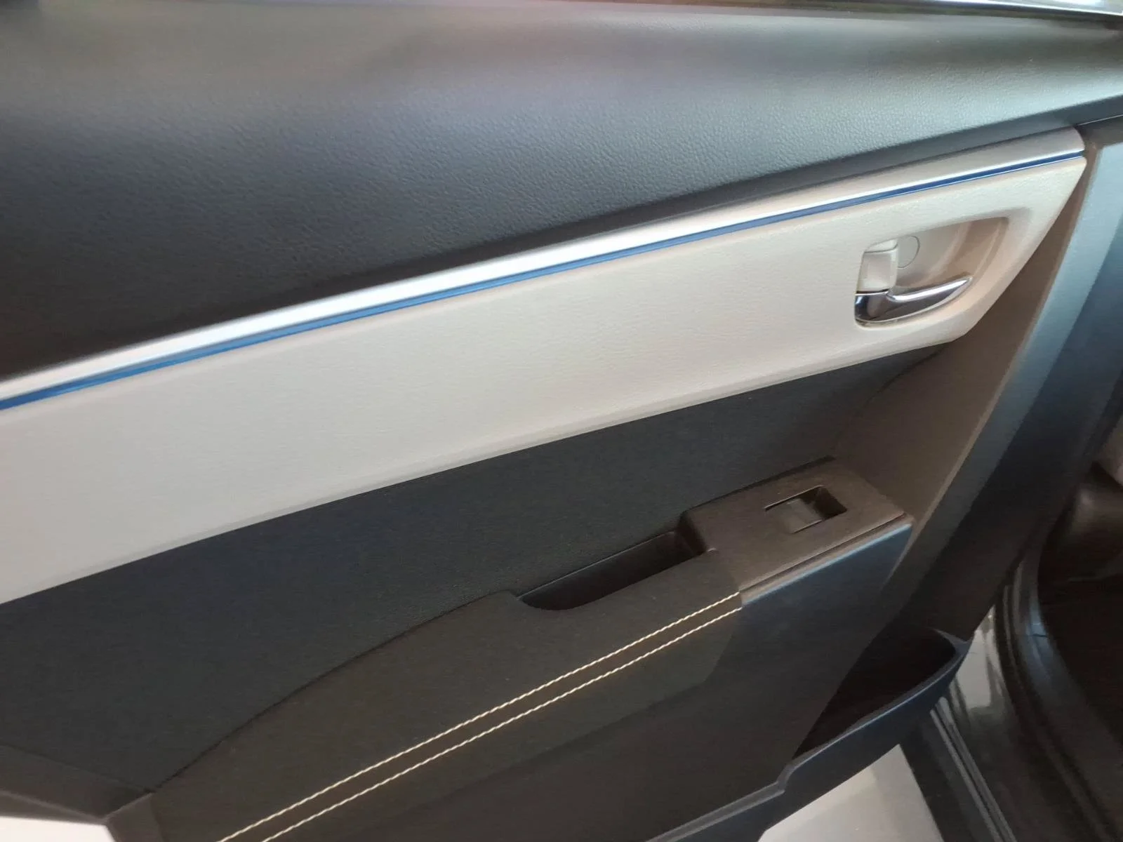 2014 Toyota Corolla LE Eco - Photo 15