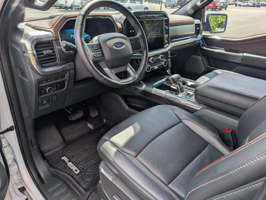 Used 2023  Ford Lariat image 10