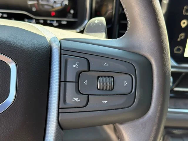 Used 2025 Summit White GMC SLT image 25