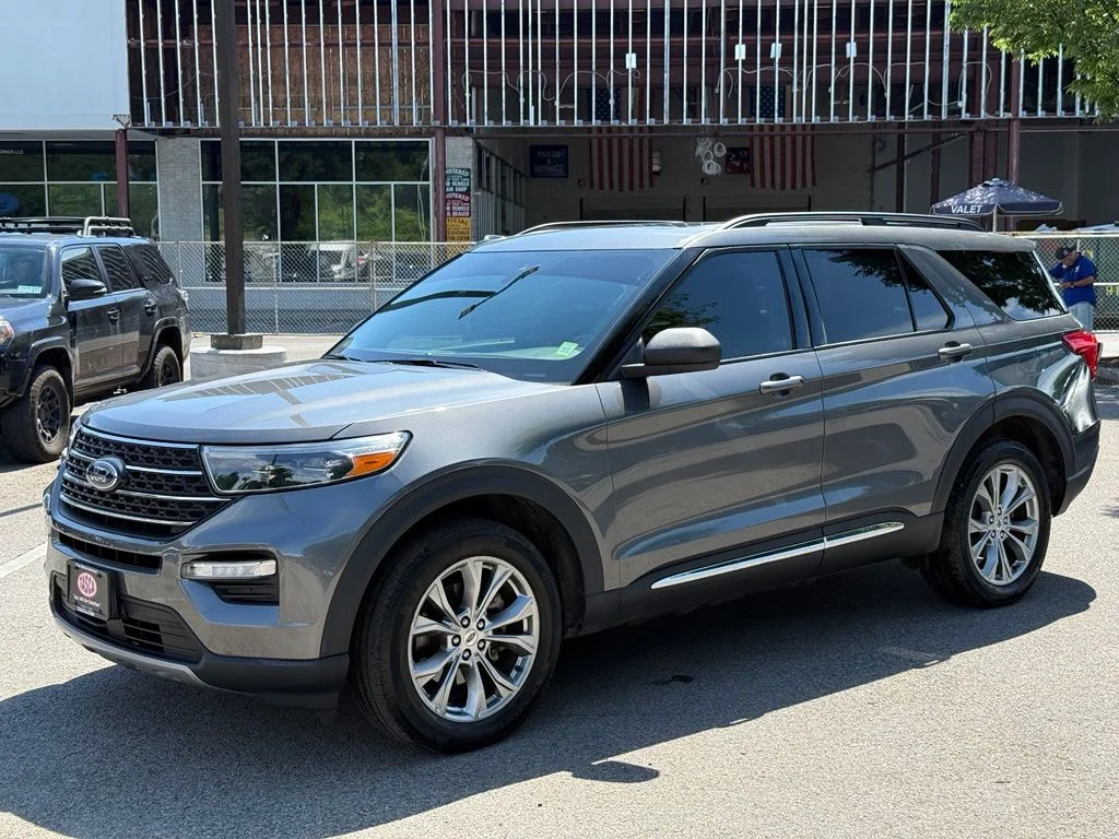 Used 2022 Gray Ford XLT image 4
