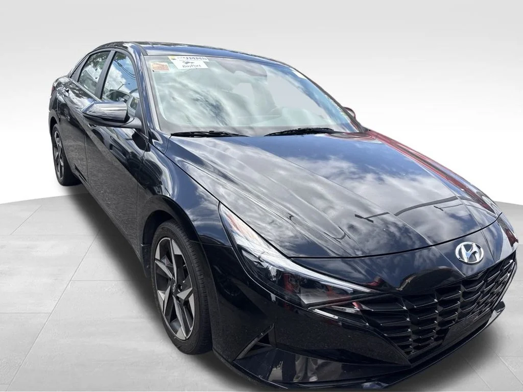 Used 2023 Black Hyundai Limited image 4