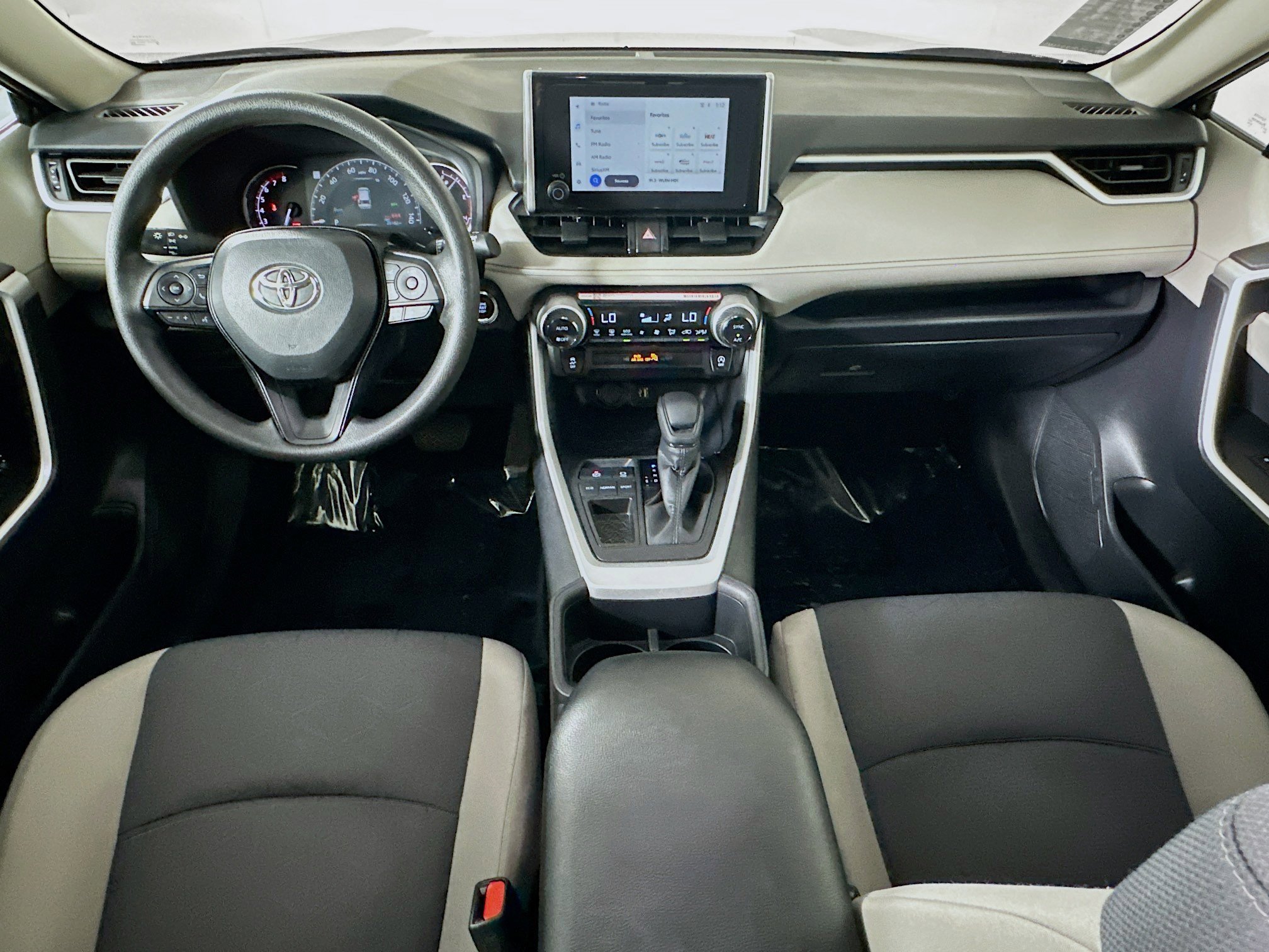 Used 2025 Midnight Black Metallic Toyota XLE image 27