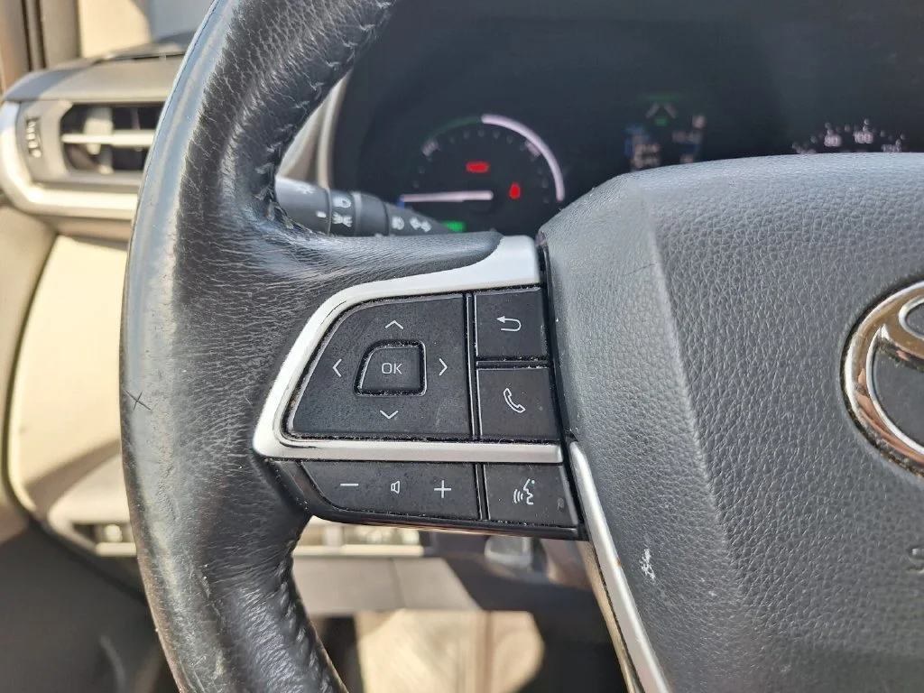 Used 2023 Beige Toyota XLE image 16
