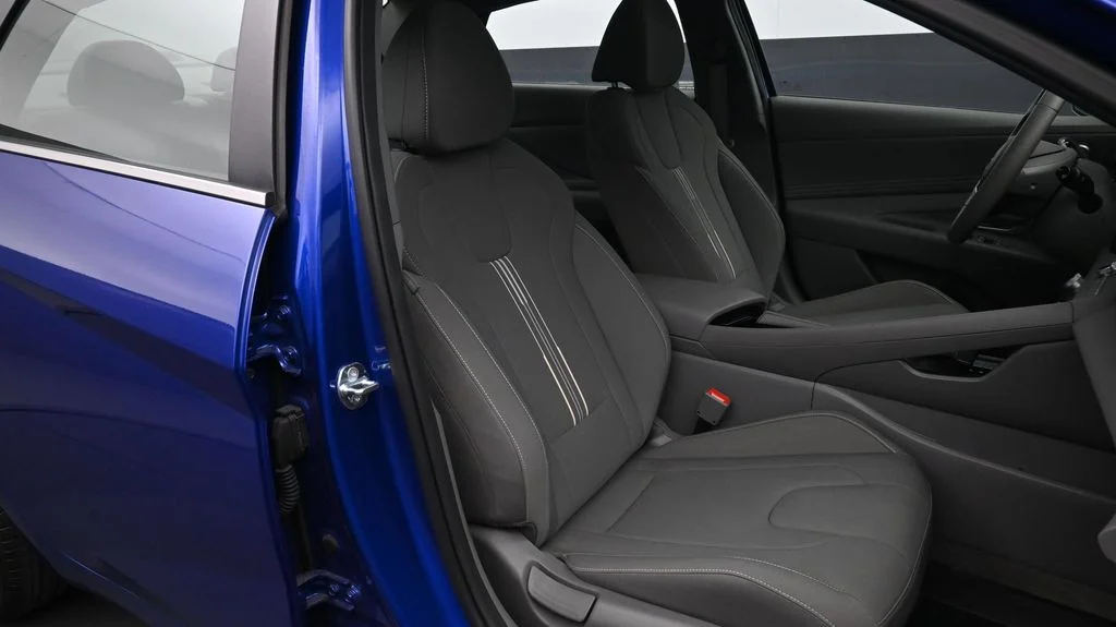 Used 2025 Blue Hyundai SEL Convenience image 17