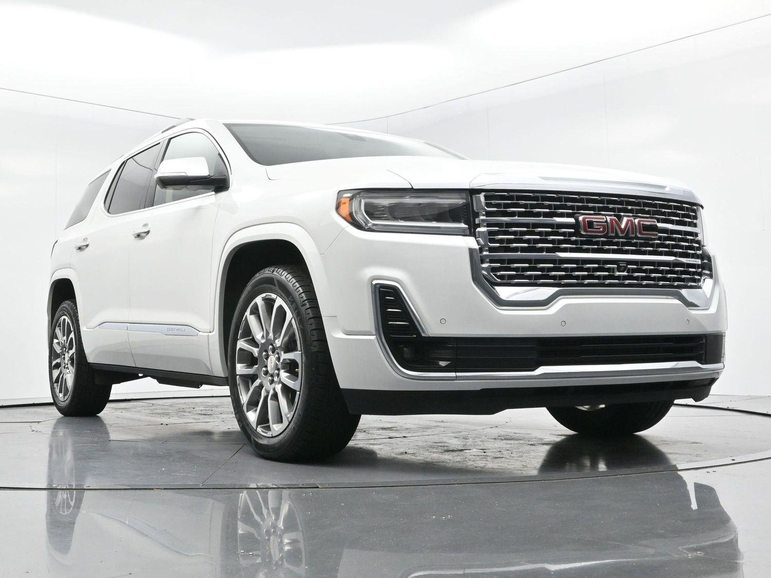 Used 2023 White Frost Tricoat GMC Denali image 40