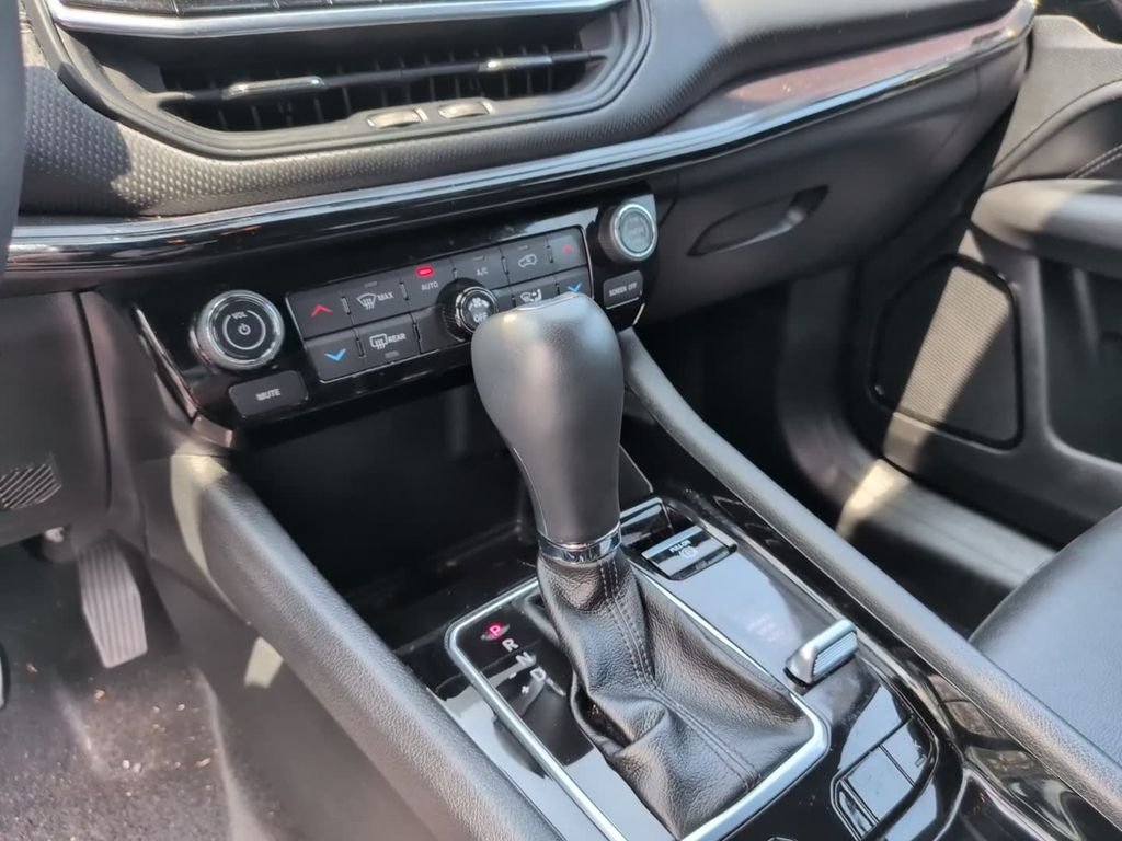 Certified Used 2023 Diamond Black Jeep Latitude image 26