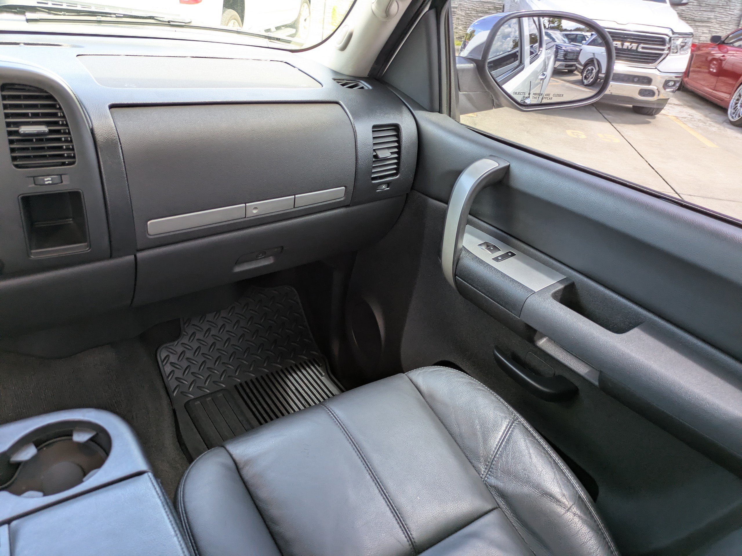 Used 2009 Summit White GMC SLE image 15