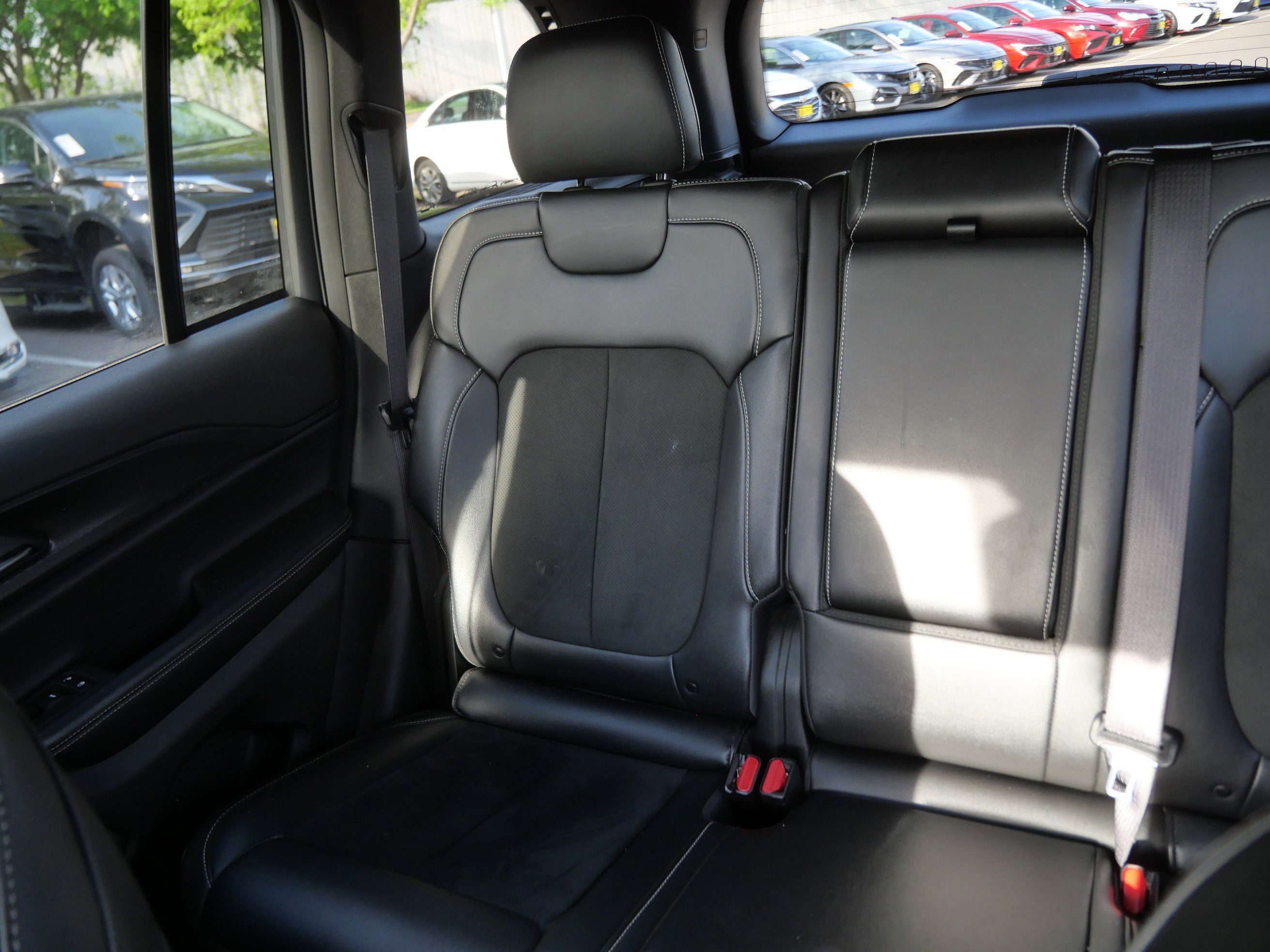 Used 2025 Diamond Black Crystal Pearlcoat Jeep Altitude image 12