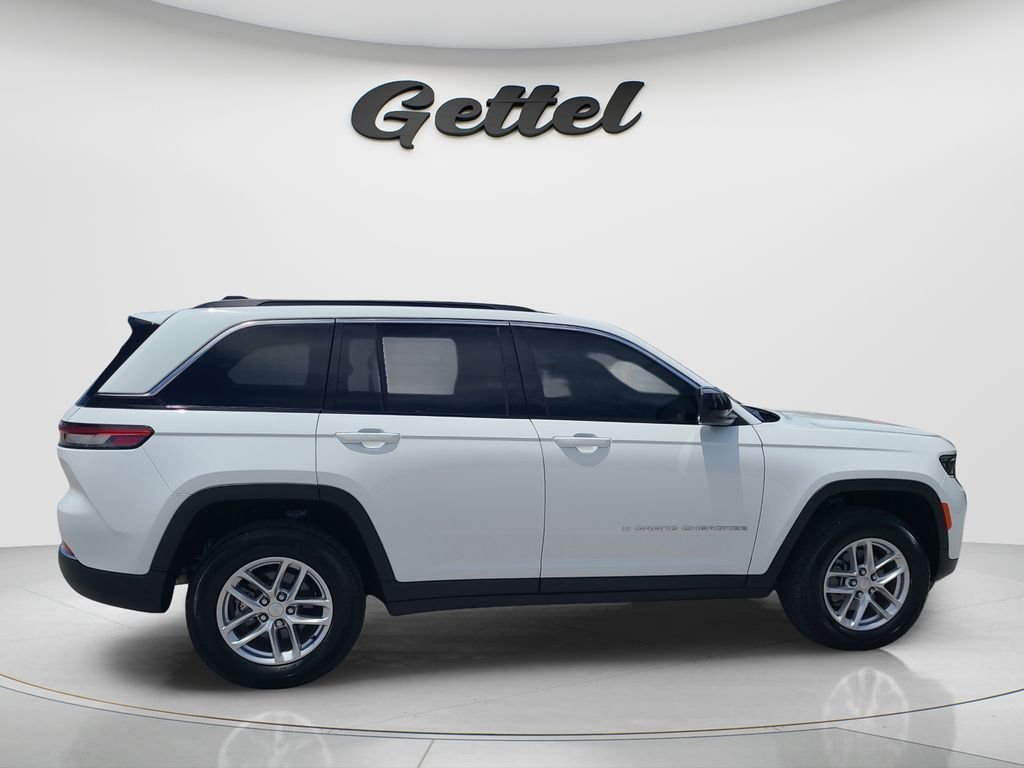 Used 2025 White Jeep Laredo X image 4