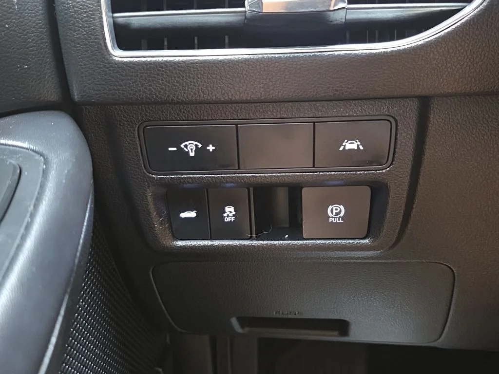 Used 2022 Quartz White Hyundai SEL image 23