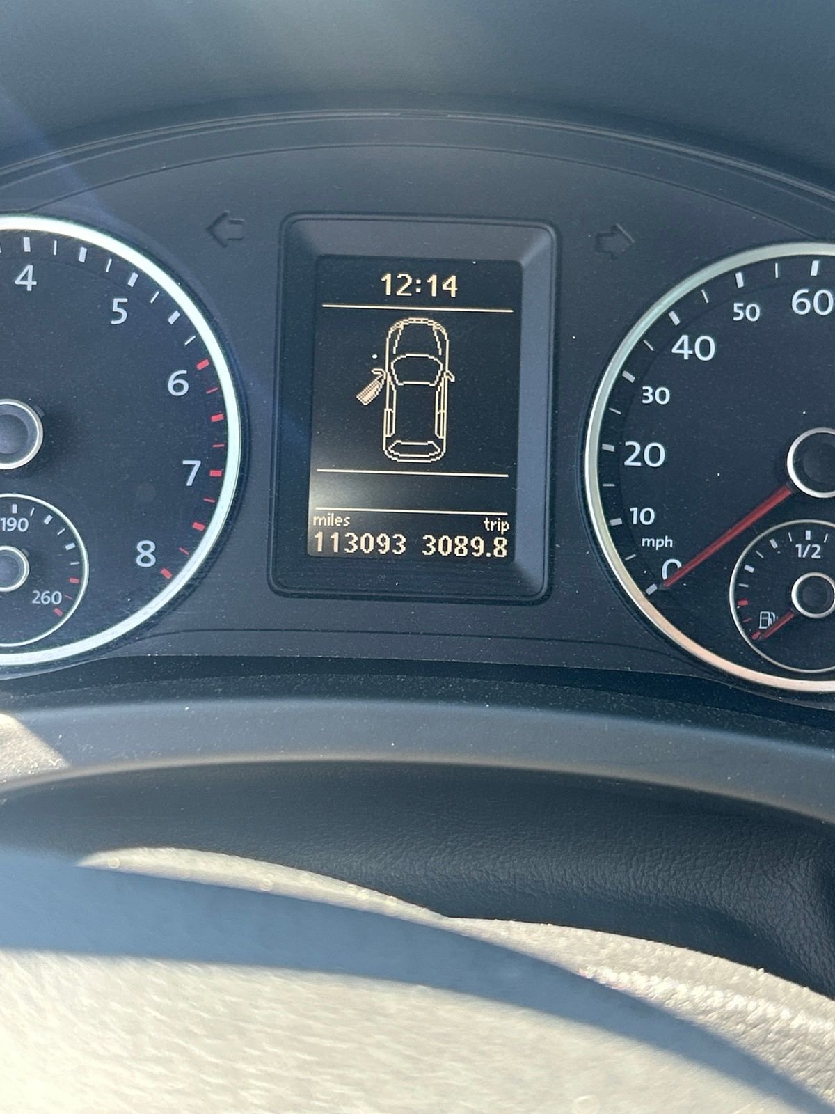Used 2011  Volkswagen SE image 4