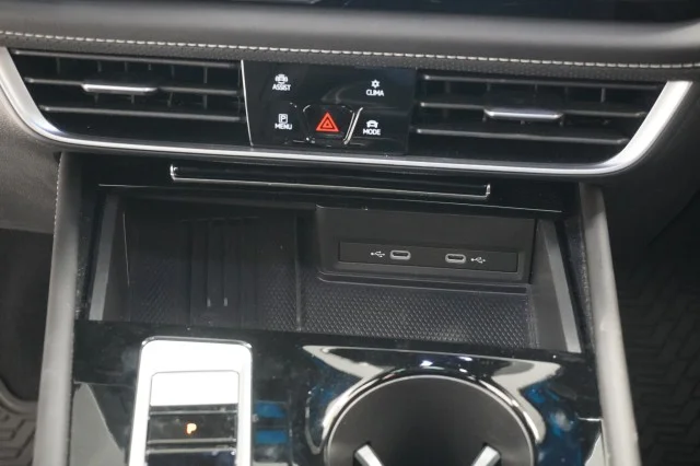 2025 Volkswagen Atlas Cross Sport SE w/Tech - Photo 26