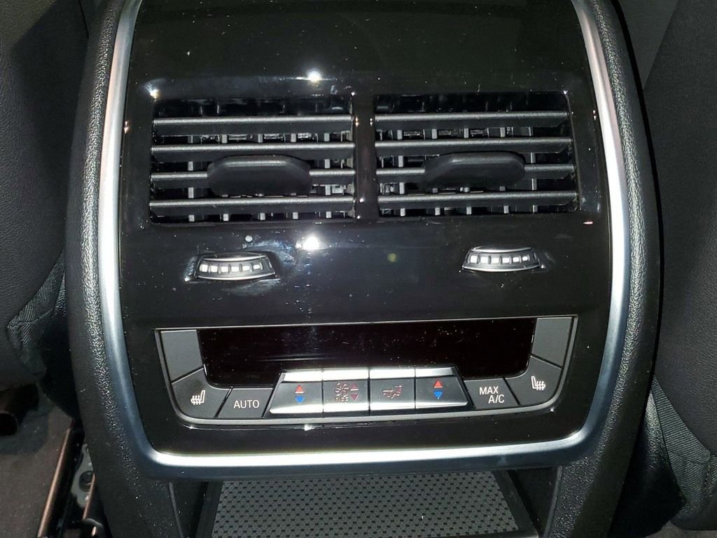 2025 BMW X7 ALPINA XB7 - Photo 13