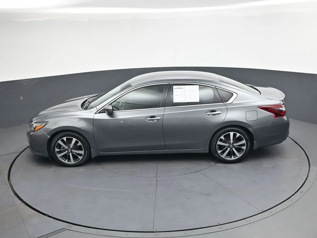 Used 2017 Gray Nissan 2.5 SR image 35
