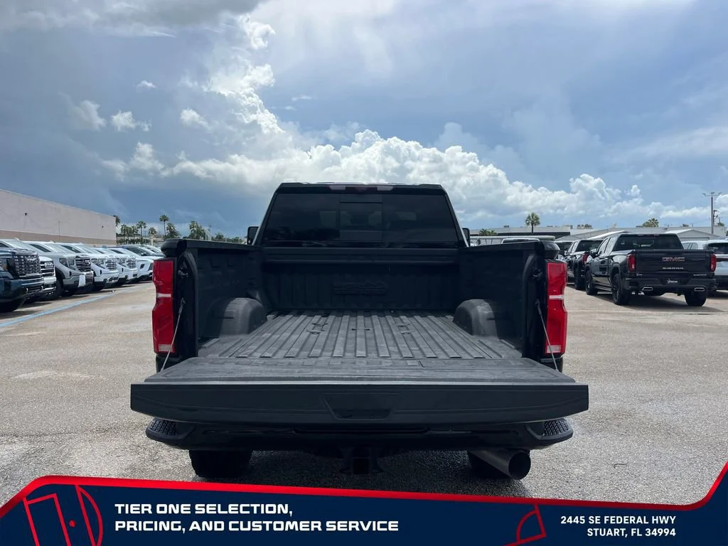 Used 2024 Black Chevrolet High Country image 16
