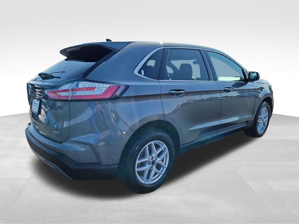 Used 2023 Gray Ford SEL image 5