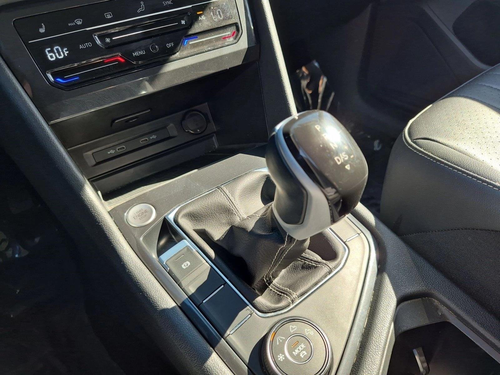 Used 2024 White Volkswagen SE image 12