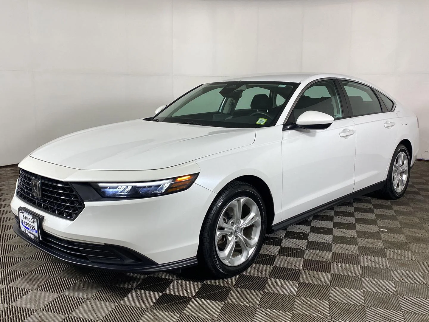 Used 2023 Platinum White Pearl Honda LX image 2
