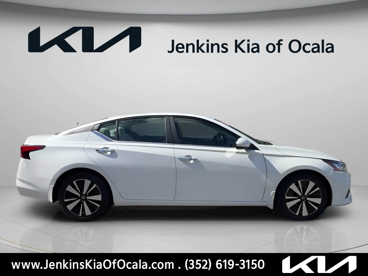 Used 2021 Pearl White Tricoat Nissan 2.5 SV image 4