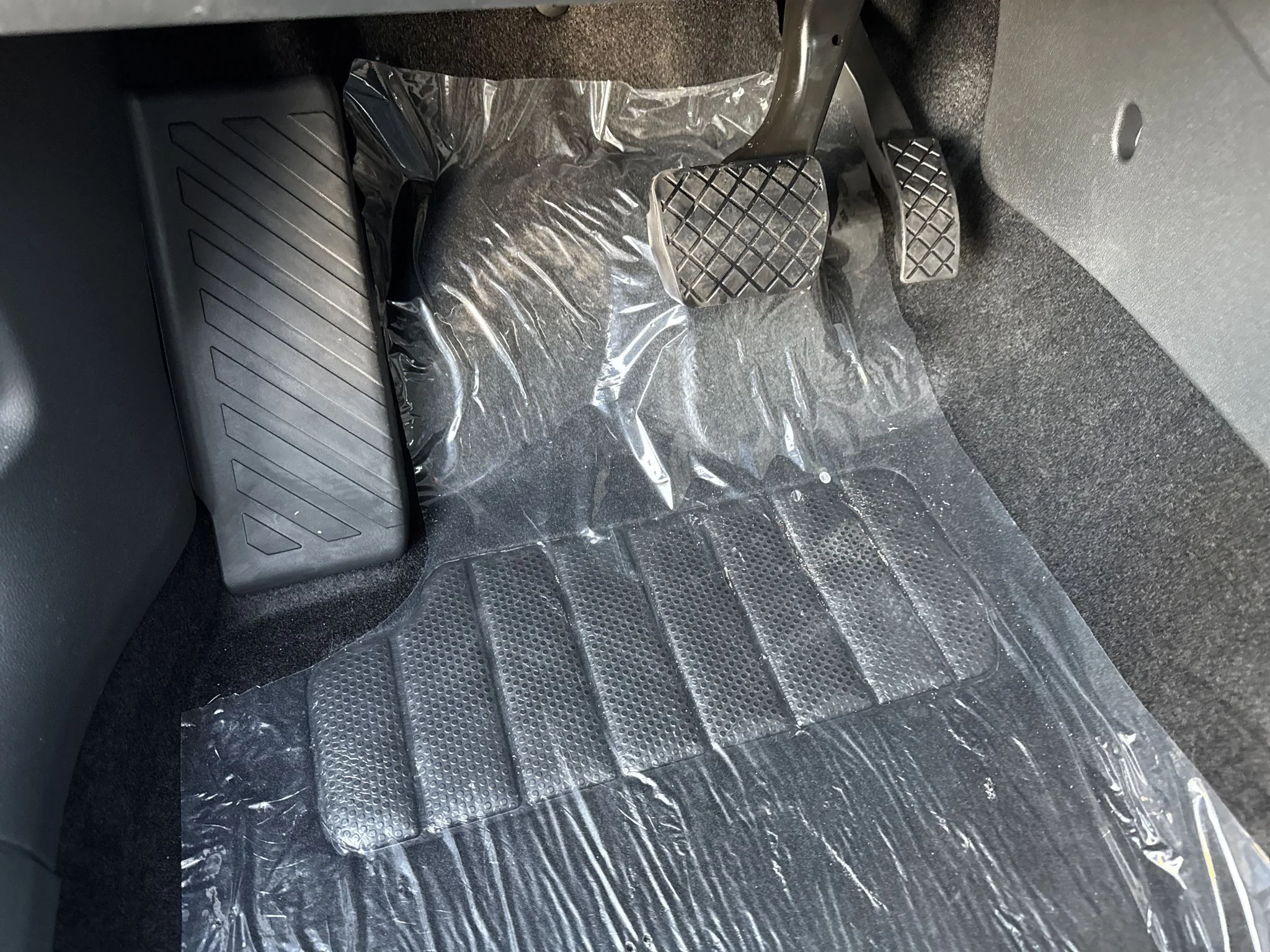New 2027 Platinum Gray Metallic Volkswagen S image 14