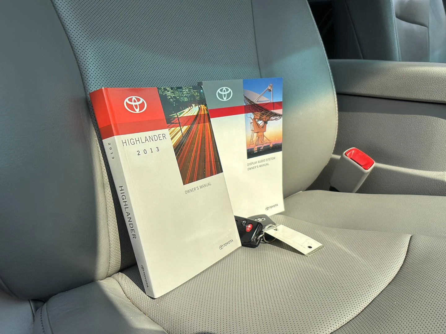 Used 2013 Nautical Blue Metallic Toyota Limited image 18