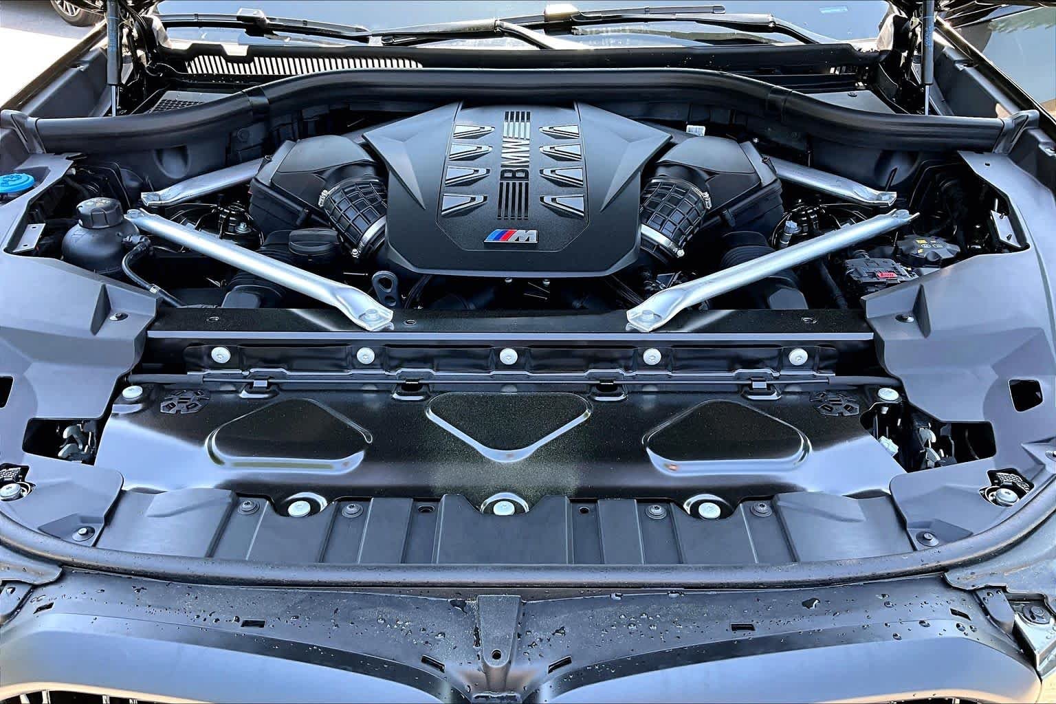 New 2026 Manhattan Green Metallic BMW M60i image 16