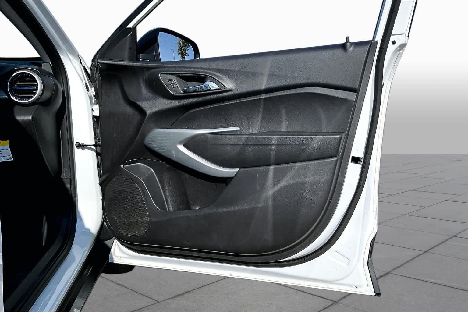 Used 2025 Summit White Chevrolet LS image 23