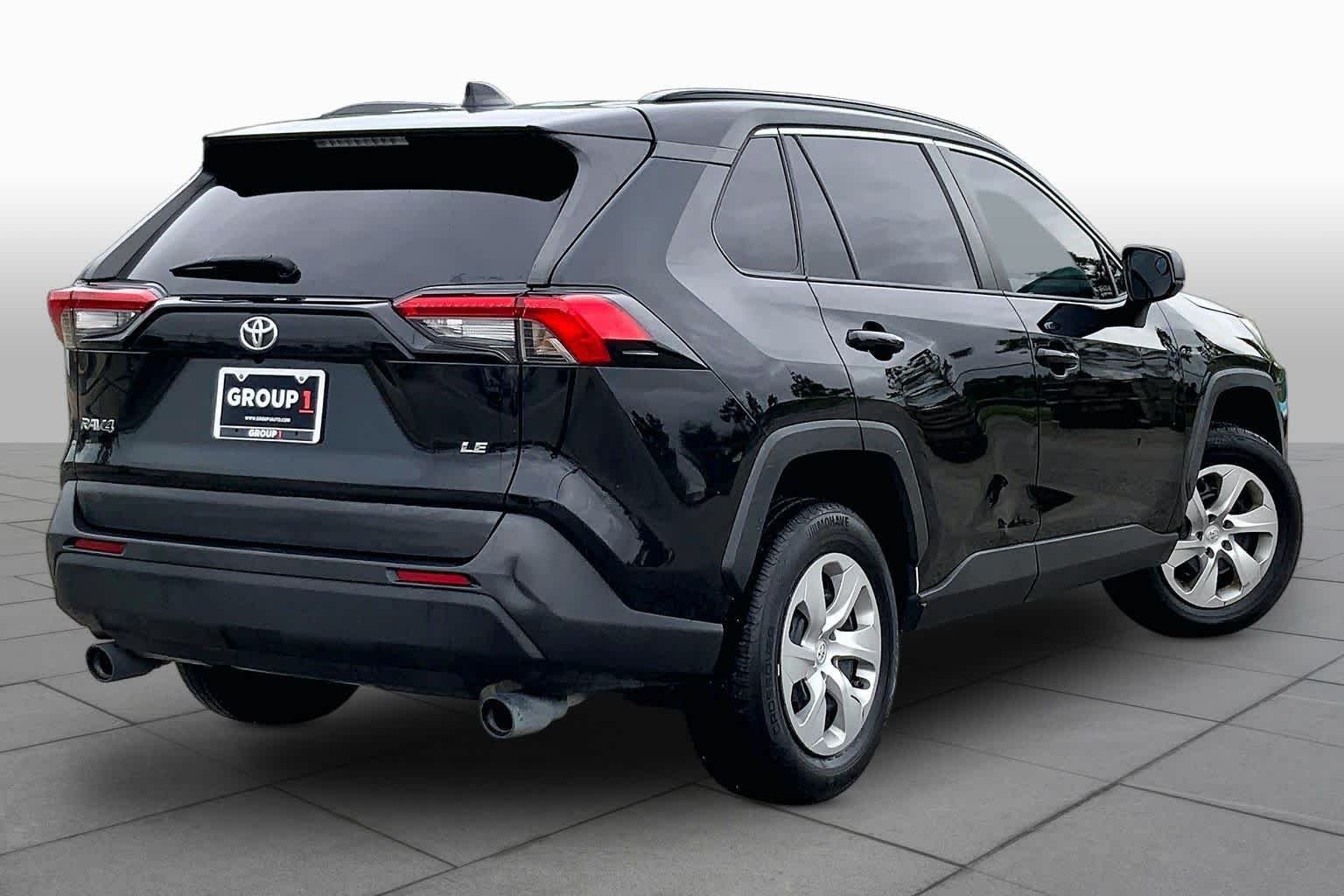Used 2021 Midnight Black Metallic Toyota LE image 13