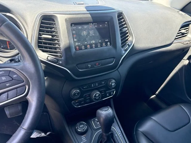 Used 2020 Red Jeep Latitude Plus image 7
