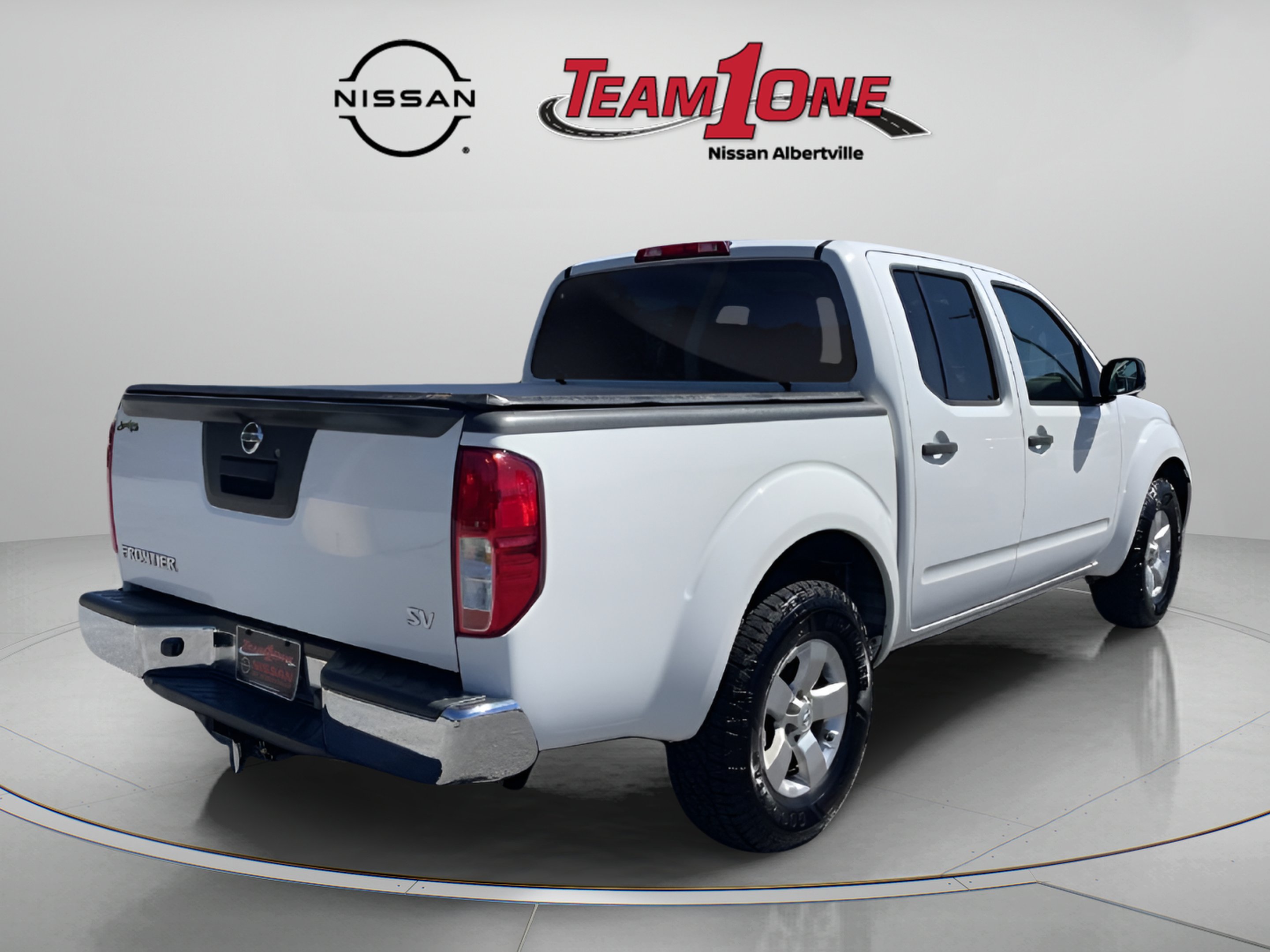 Used 2013 White Nissan SV image 7