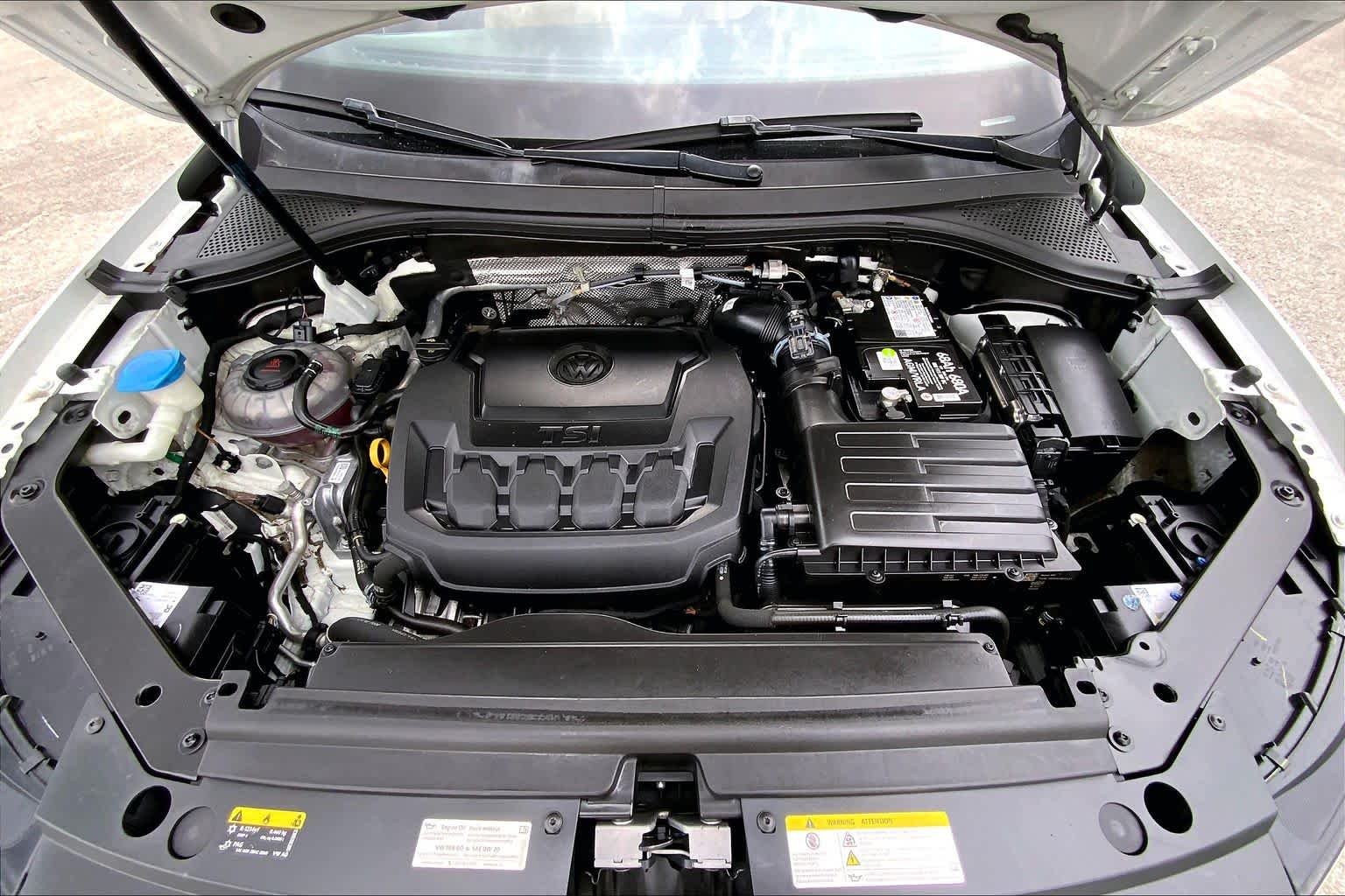 Used 2022 Pure White Volkswagen SE image 59